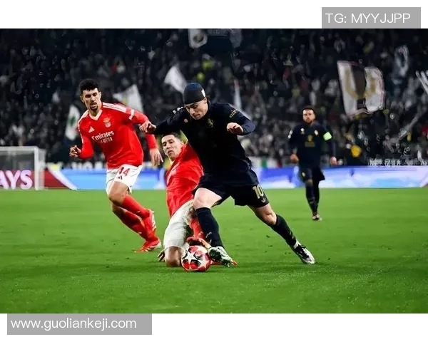 足总杯精彩对决那不勒斯轻松战胜本菲卡红牌事件引发全场热议